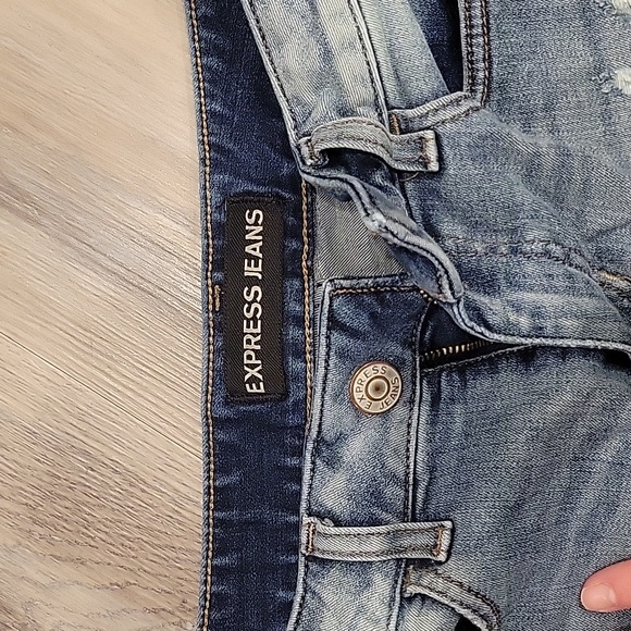 Express Jean Short - Picture 3 of 4